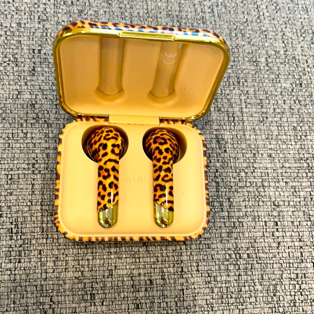 Happy Plugs Limited Edition